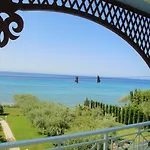 Di Costa *